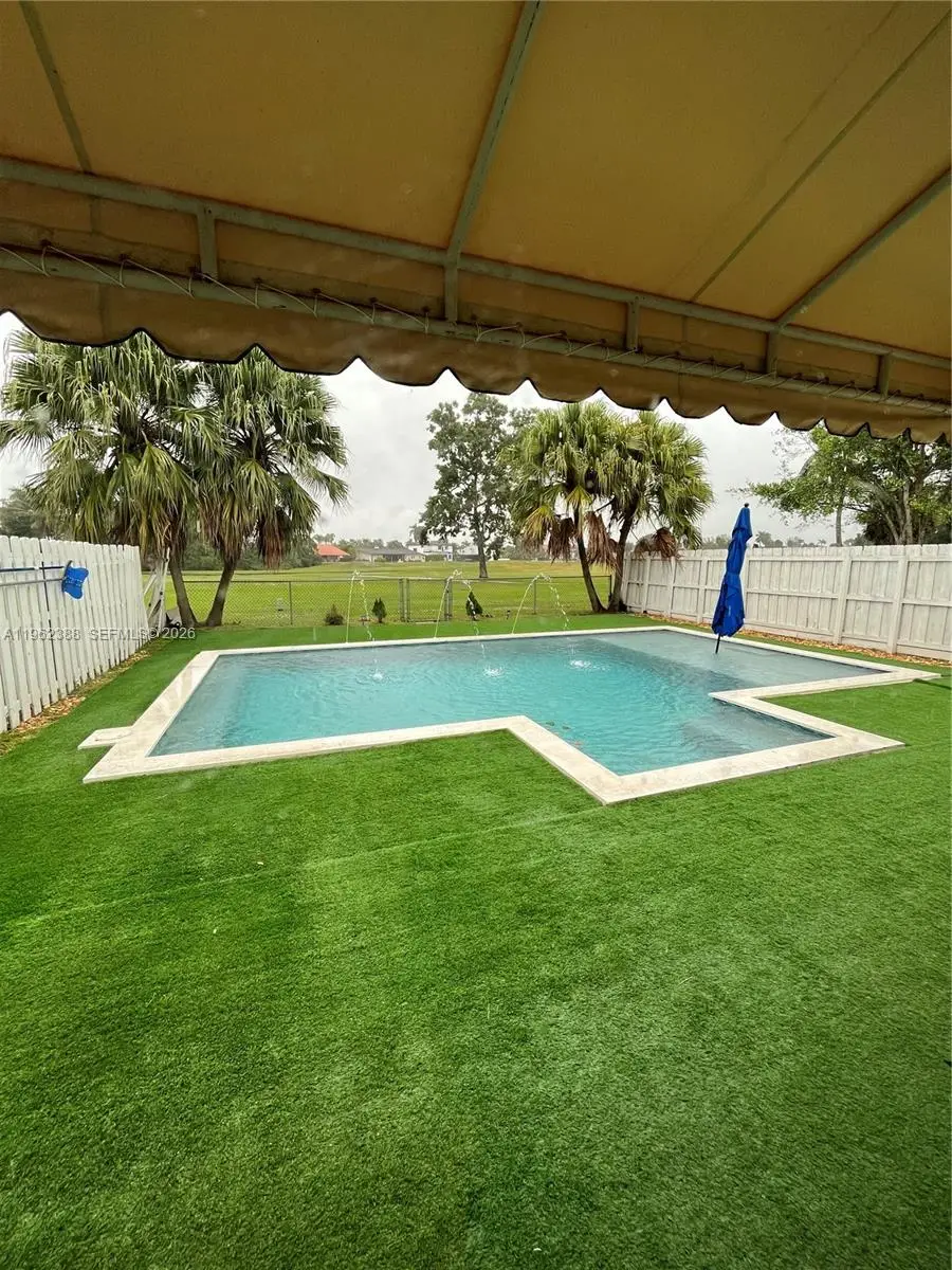 7415 Coldstream Dr, Hialeah, FL 33015 - Image #2