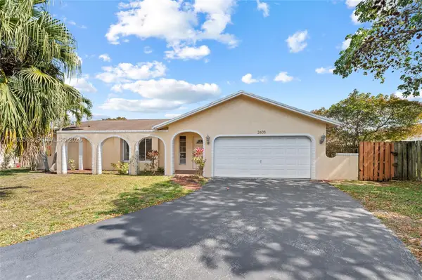 2605 NW 98th Ln, Coral Springs, FL 33065