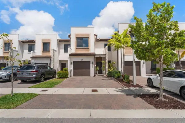 549 NE 206th Ln, Miami, FL 33179