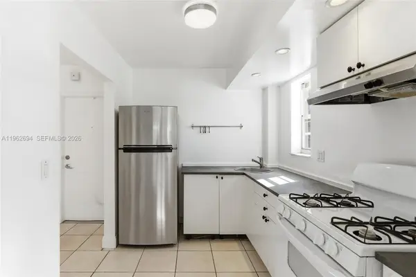 6705 N Kendall Dr #306, Pinecrest, FL 33156