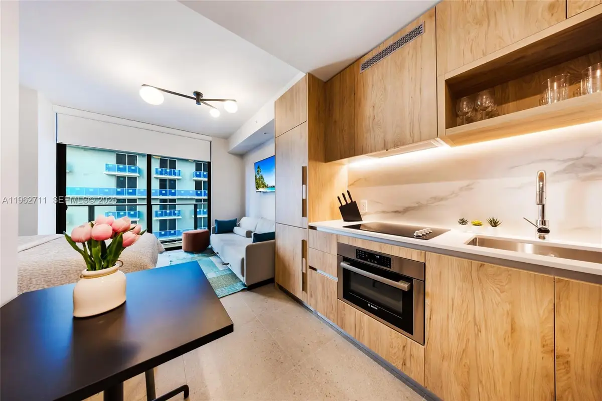 11 NE 6th St #1208, Miami, FL 33132 - Image #1