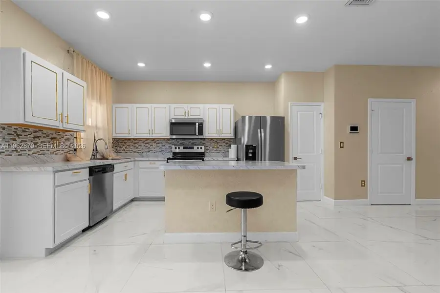 1130 SW 6th Ct, Homestead, FL 33034 - Image #2