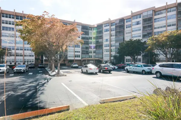 1200 Saint Charles Pl #302, Pembroke Pines, FL 33026