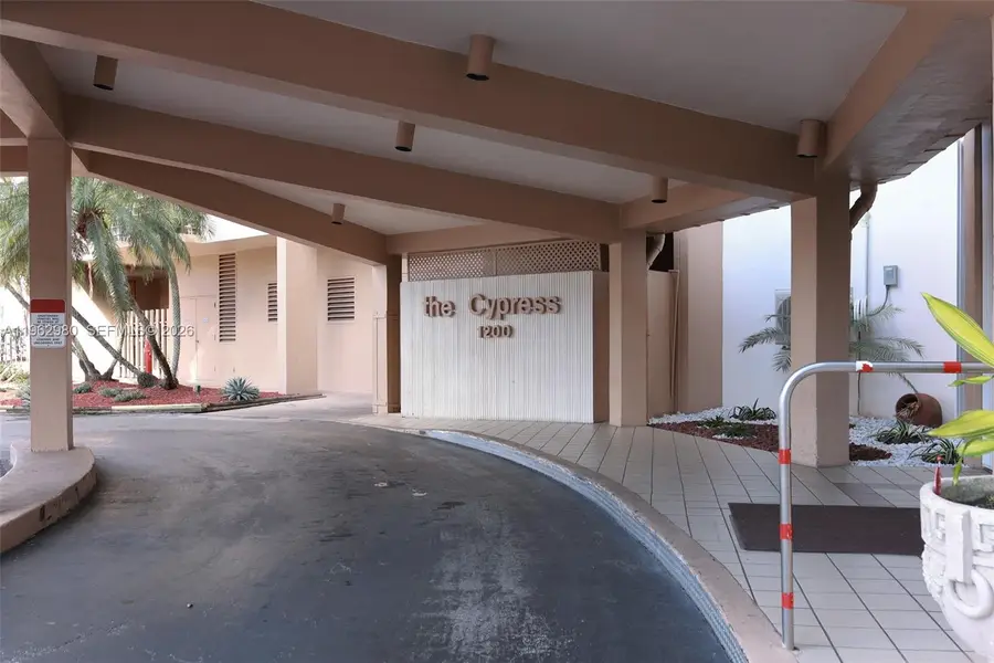 1200 Saint Charles Pl #302, Pembroke Pines, FL 33026 - Image #2