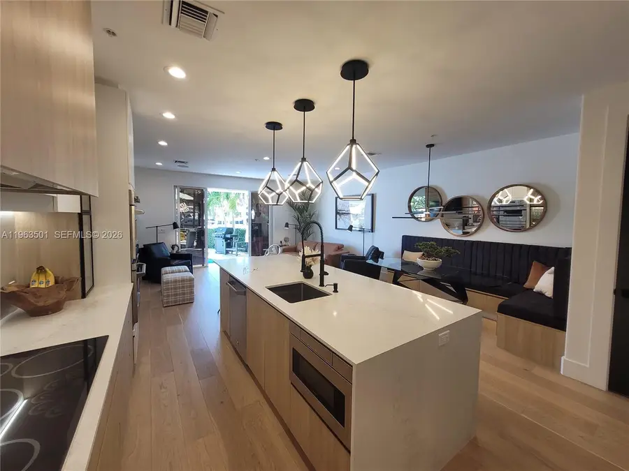 1372 Bayview Dr, Fort Lauderdale, FL 33304 - #3