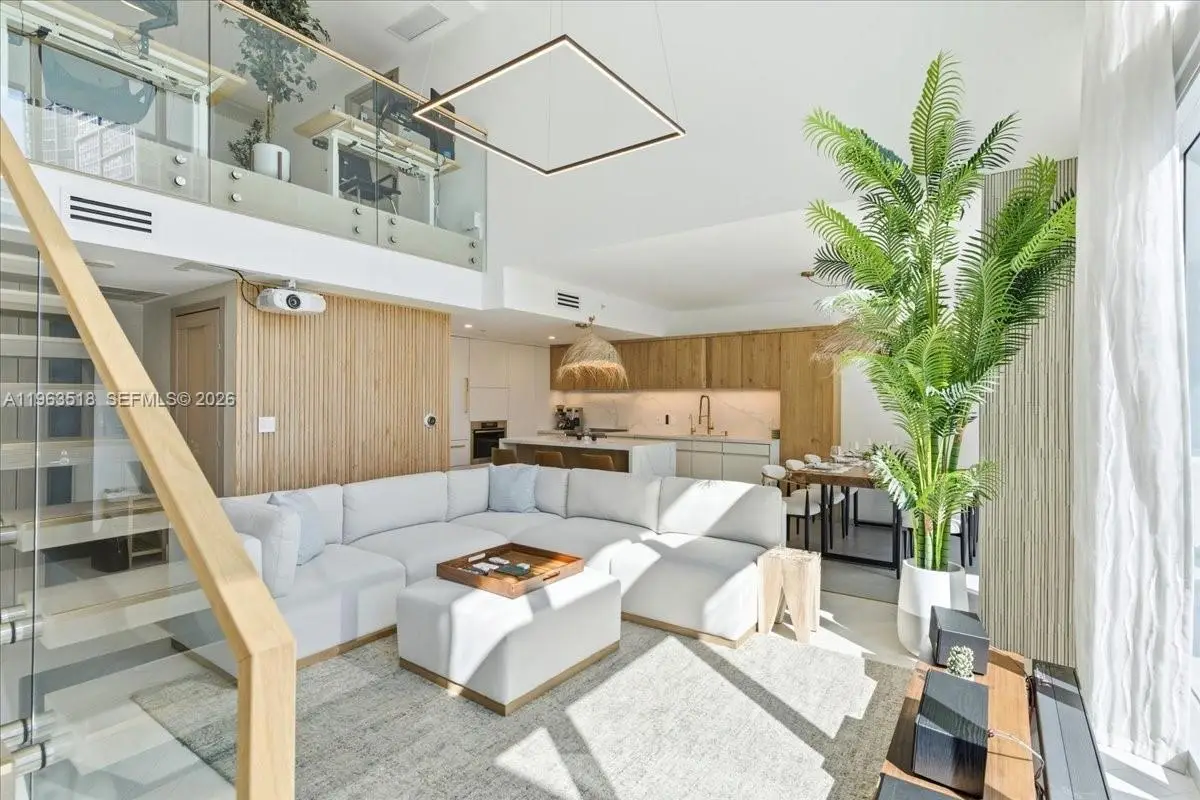 200 Biscayne Blvd Wy #706, Miami, FL 33131 - Image #1