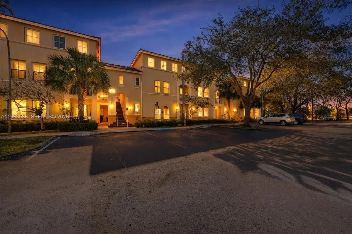 150 Jacaranda Country Club Dr #200, Plantation, FL 33324 - Image #1