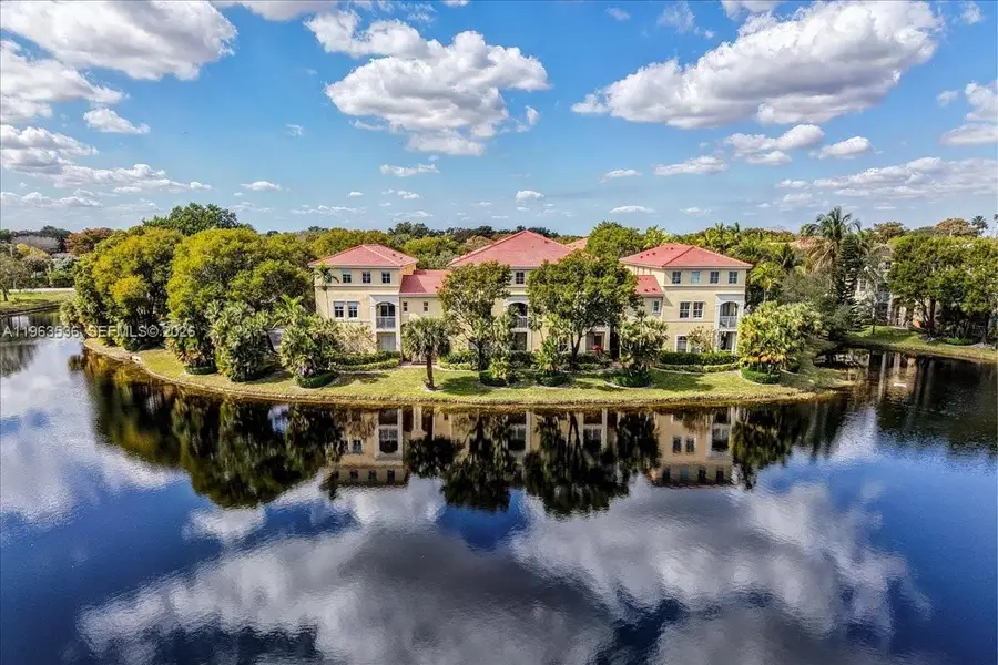 150 Jacaranda Country Club Dr #200, Plantation, FL 33324 - Image #3