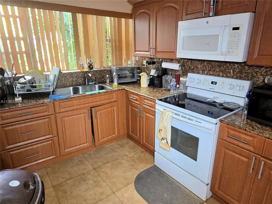 940 NE 199th St #114, Miami, FL 33179 - Image #3