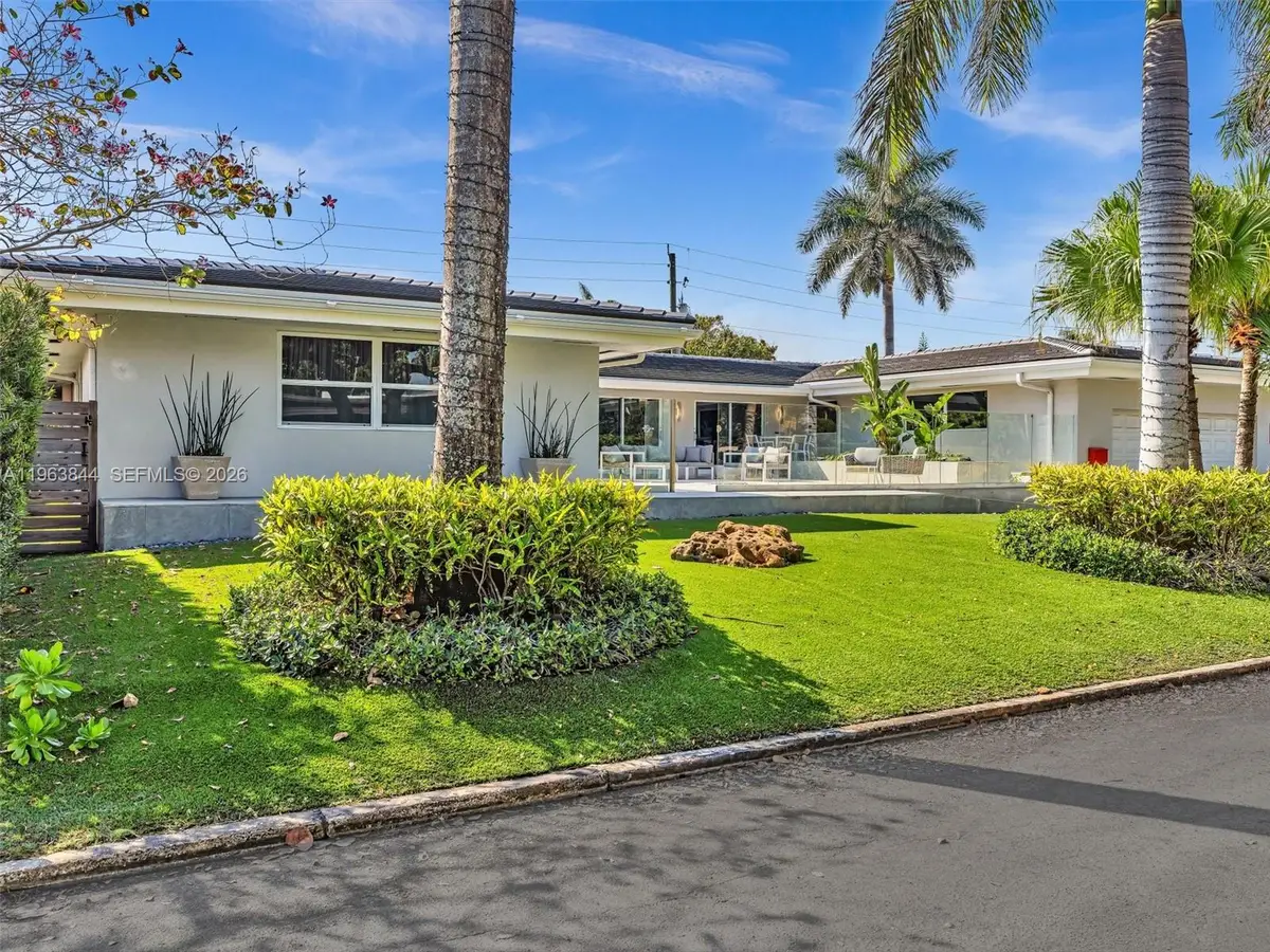 840 S Southlake Dr, Hollywood, FL 33019 - Image #1