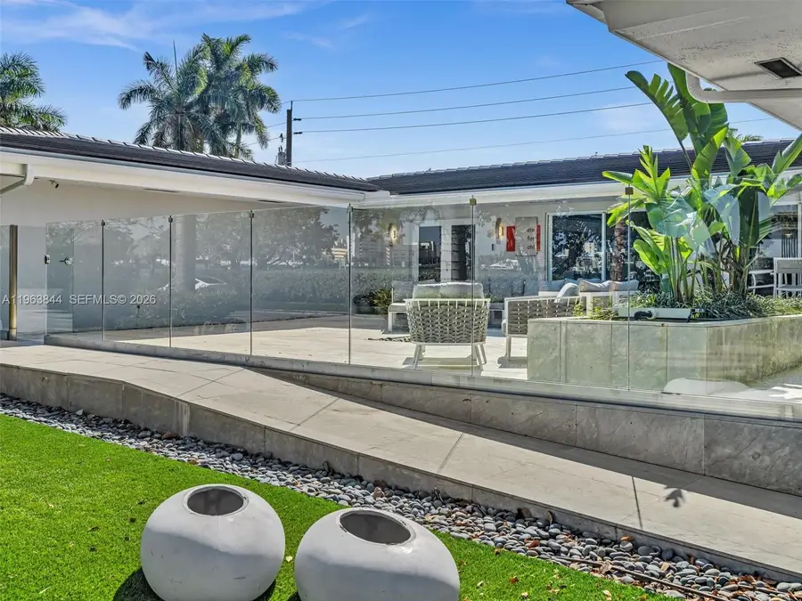 840 S Southlake Dr, Hollywood, FL 33019 - Image #2