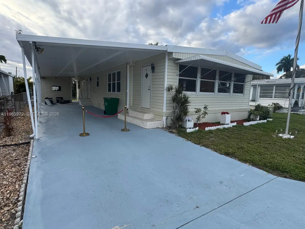 1721 SW 84th Ave, Davie, FL 33324 - #1