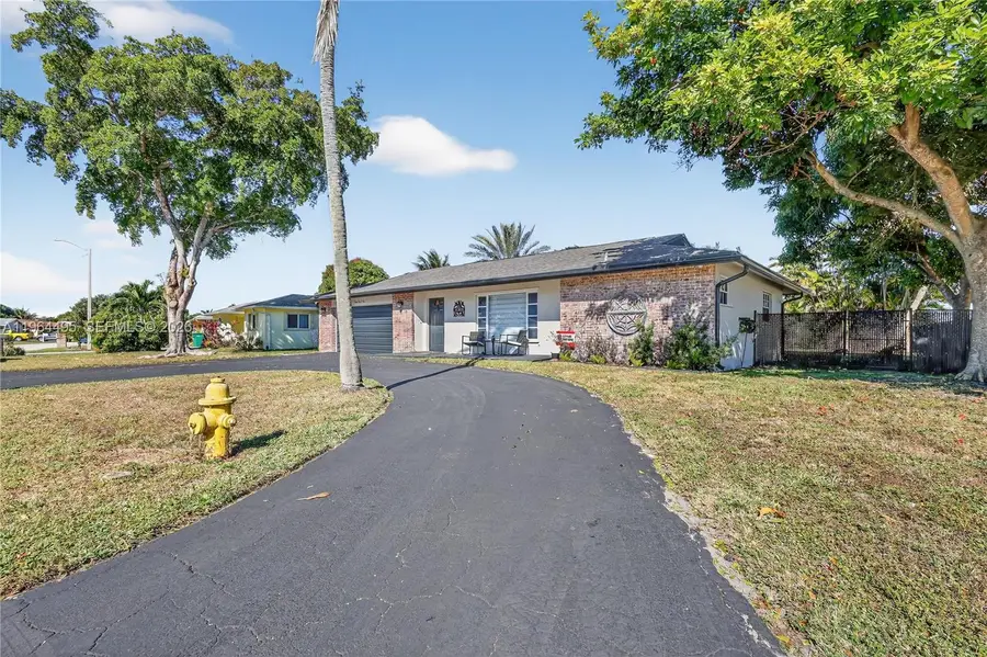 9401 NW 81st Ct, Tamarac, FL 33321 - #2