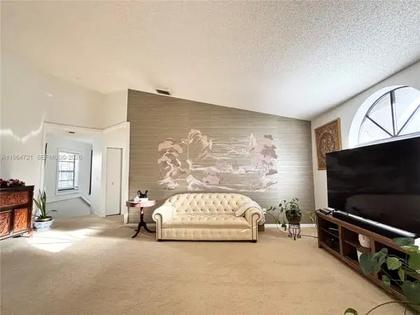 5258 Europa Dr #H, Boynton Beach, FL 33437