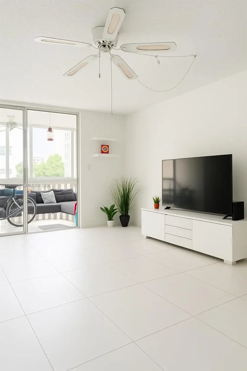 610 NE 12th Ave #308, Hallandale Beach, FL 33009 - #2