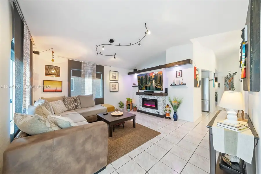 10095 NW 127th St, Hialeah Gardens, FL 33018 - #3