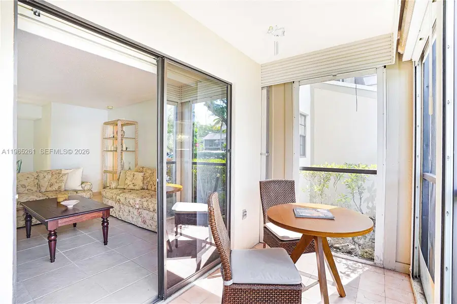 927 NE 199th St #104, Miami, FL 33179 - #3