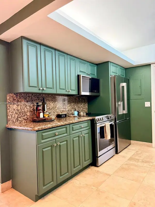 Address Withheld By Seller, Miami, FL 33181