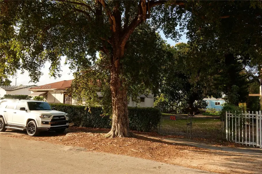 909 NW 76th St, Miami, FL 33150 - #2