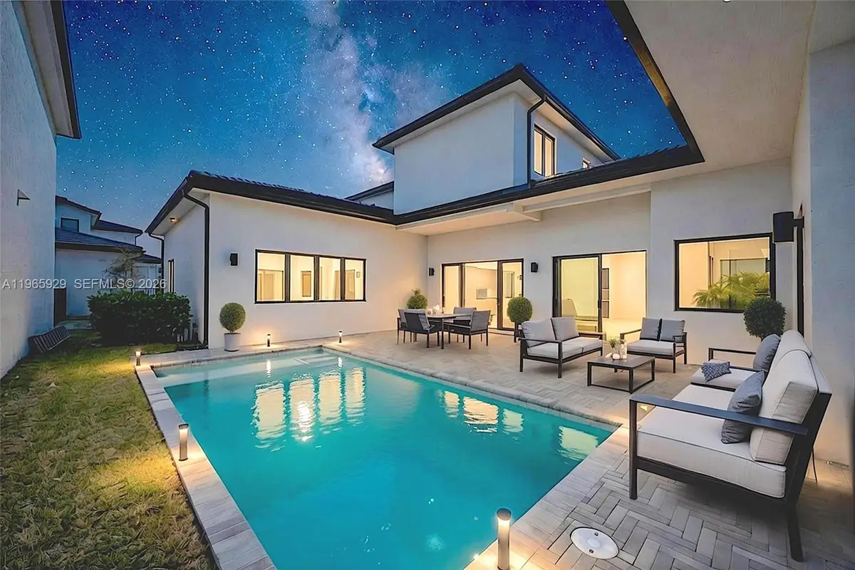 5718 W Ashwood Cir W, Hollywood, FL 33312 - #1