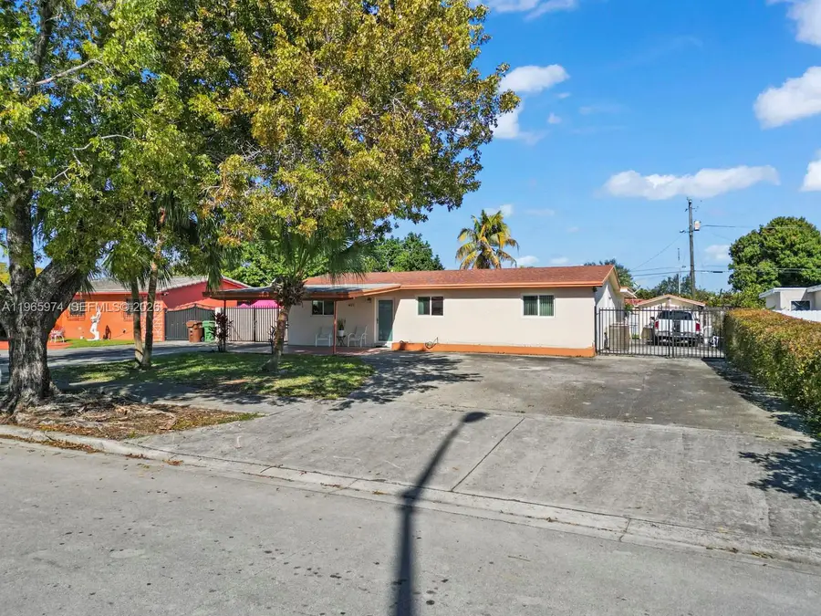 655 W 70th Pl, Hialeah, FL 33014 - #2