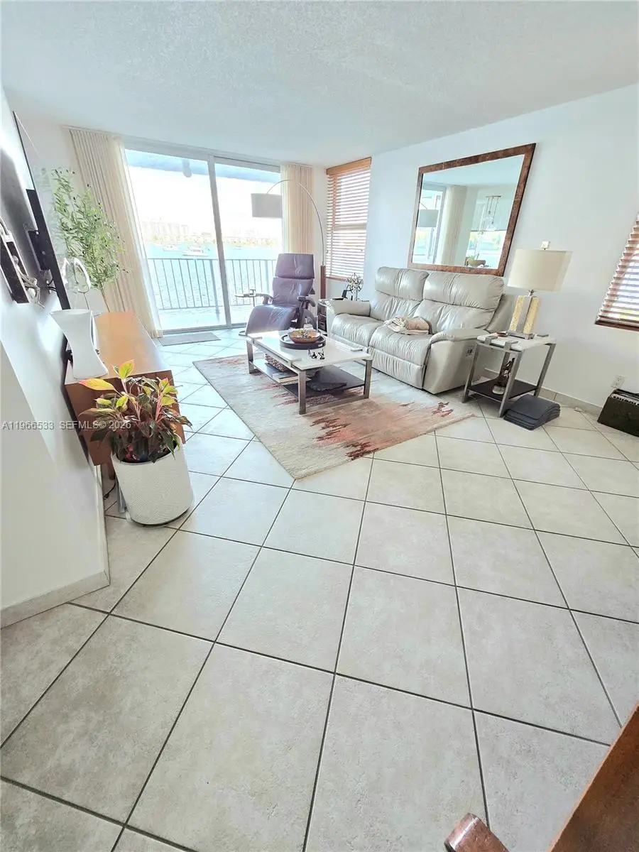 16546 NE 26th Ave #2B, North Miami Beach, FL 33160 - #3