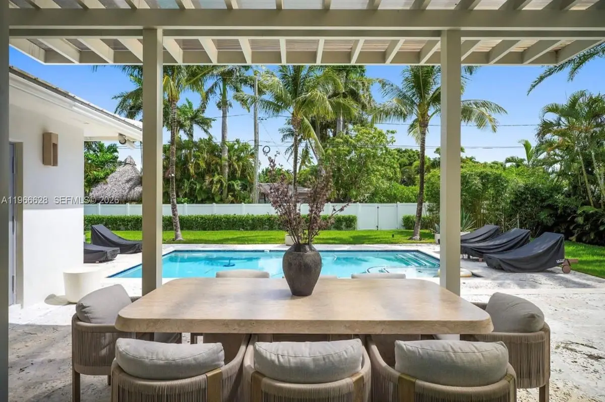 1050 Jefferson St, Hollywood, FL 33019 - #1