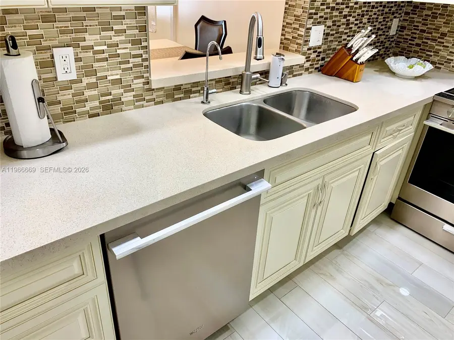 619 NE 14th Ave #301, Hallandale Beach, FL 33009 - #3