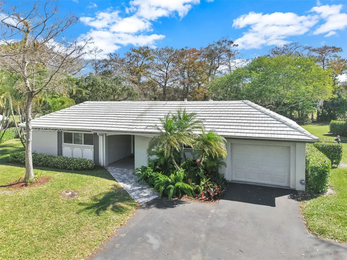 820 E Cypress Ln #V-38, Pompano Beach, FL 33069 - #1