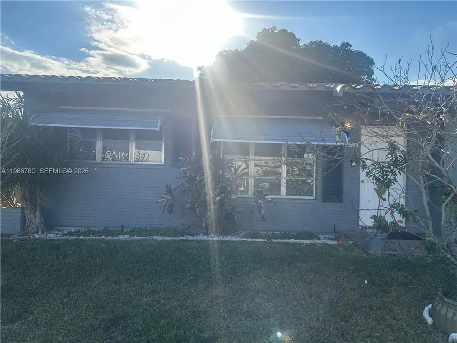 5715 NW 85th Ave, Tamarac, FL 33321 - #2