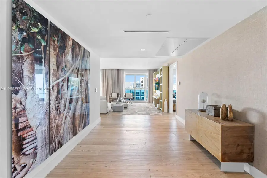 102 24th St #PH-1703, Miami Beach, FL 33139 - #3