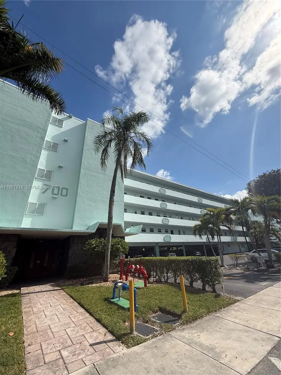 700 NE 14th Ave #409, Hallandale Beach, FL 33009 - #2
