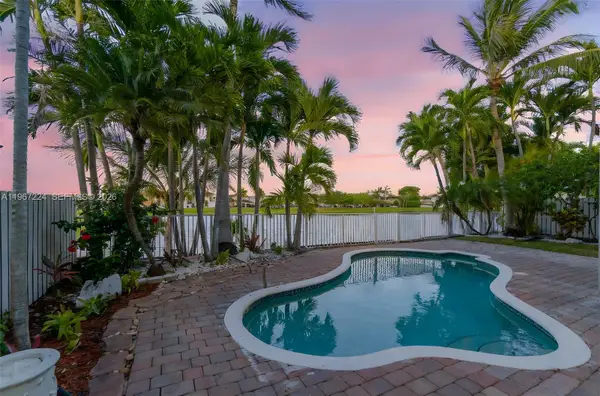 6425 SW 164th Ave, Miami, FL 33193