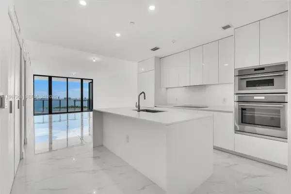 700 NE 24th St #1806, Miami, FL 33137