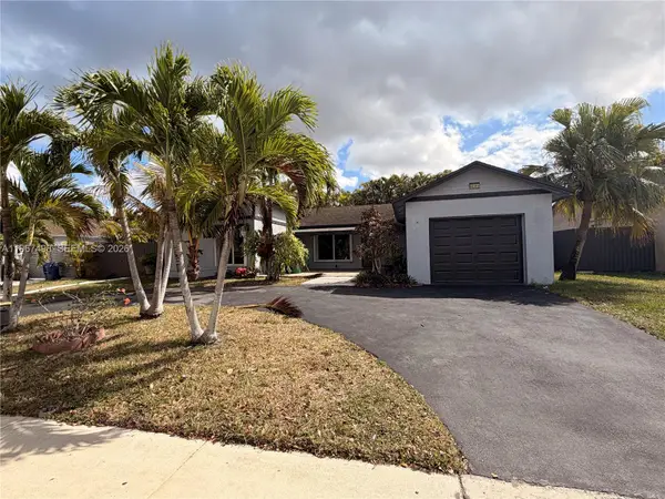 6080 NW 199th St, Hialeah, FL 33015