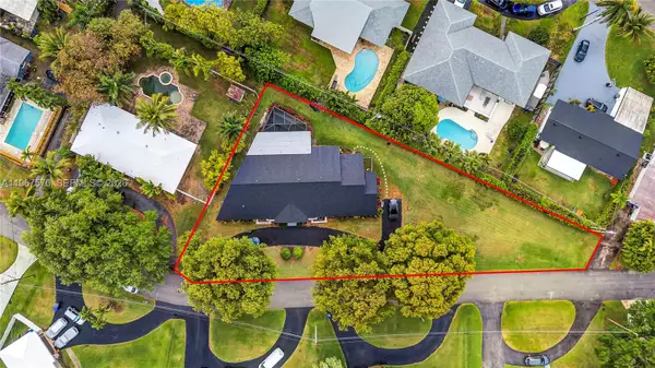 3211 Calle Largo Dr, Hollywood, FL 33021