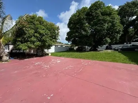 735 NE 152nd St, Miami, FL 33162 - #3
