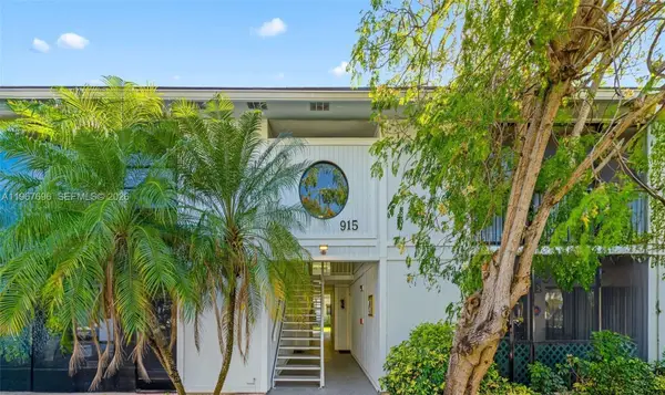 915 NE 199th St #206-15, Miami, FL 33179