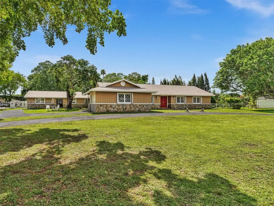 5310 SW 109th Ave, Davie, FL 33328 - #3