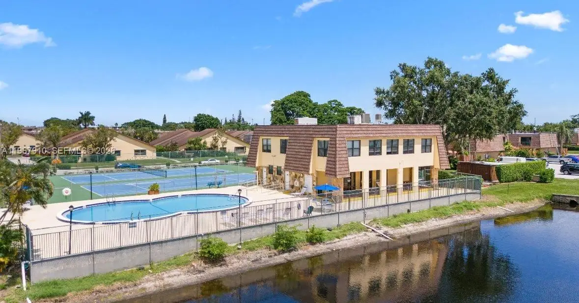 42 Springdale Cir, Palm Springs, FL 33461 - #1