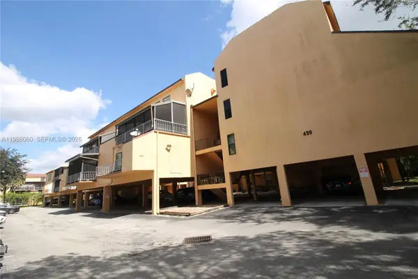 430 Commodore Dr #314, Plantation, FL 33325