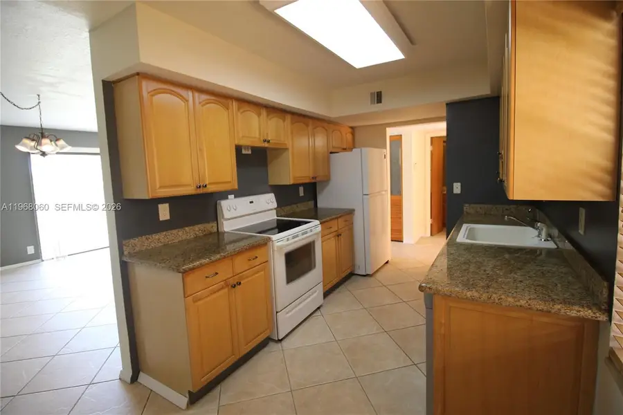430 Commodore Dr #314, Plantation, FL 33325 - #2