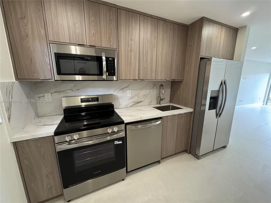 1900 W 54th St #219, Hialeah, FL 33012 - #3