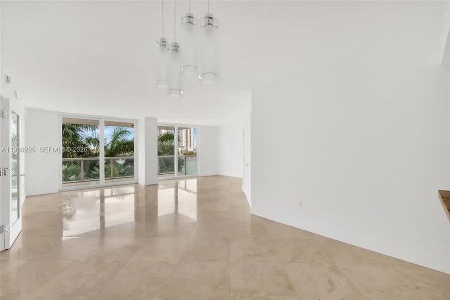 10 Venetian Way #403, Miami Beach, FL 33139 - #3