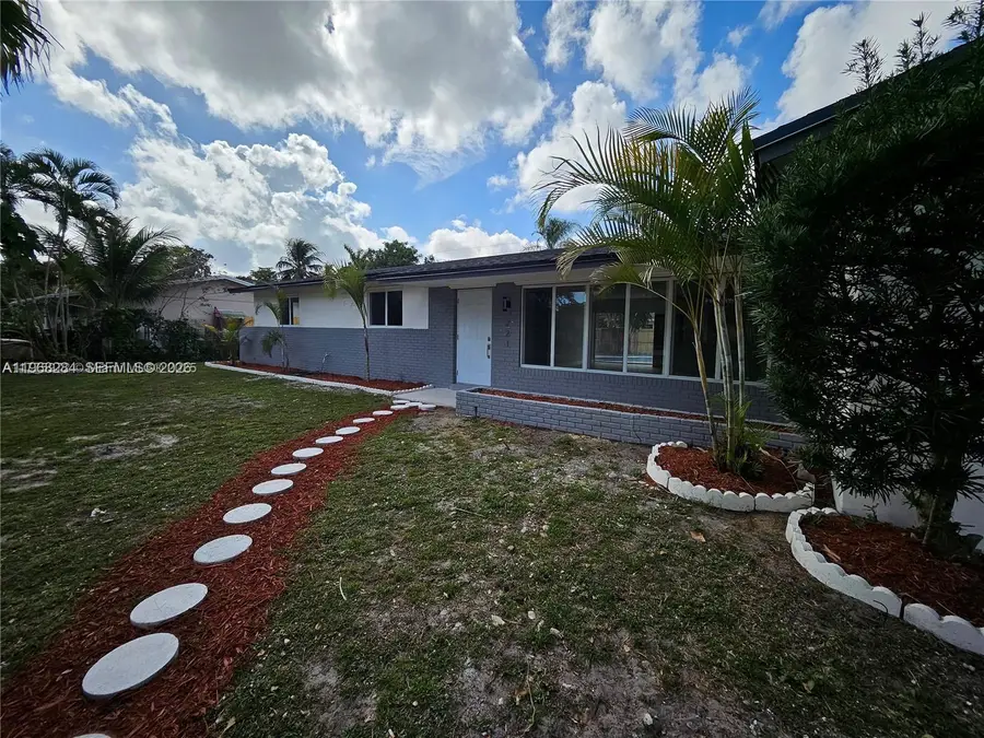 221 SW 53rd Ave, Plantation, FL 33317 - #3