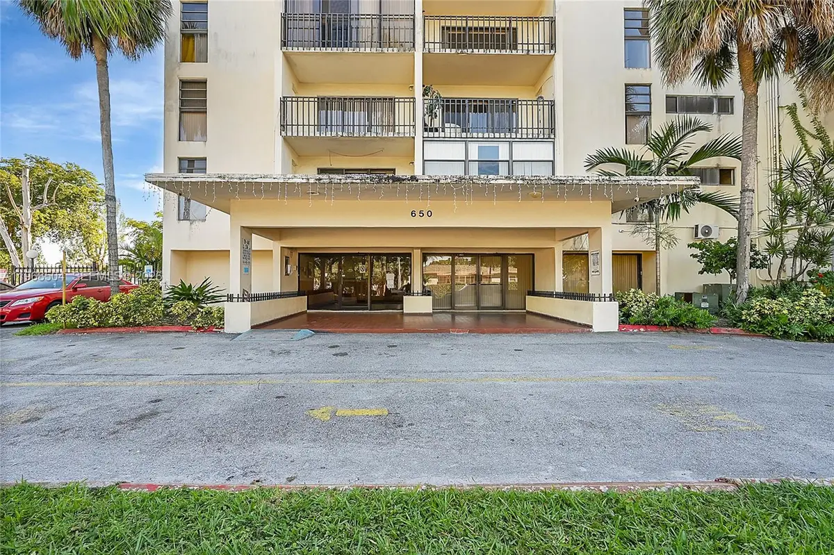 650 NE 149th St #406A, Miami, FL 33161 - #1