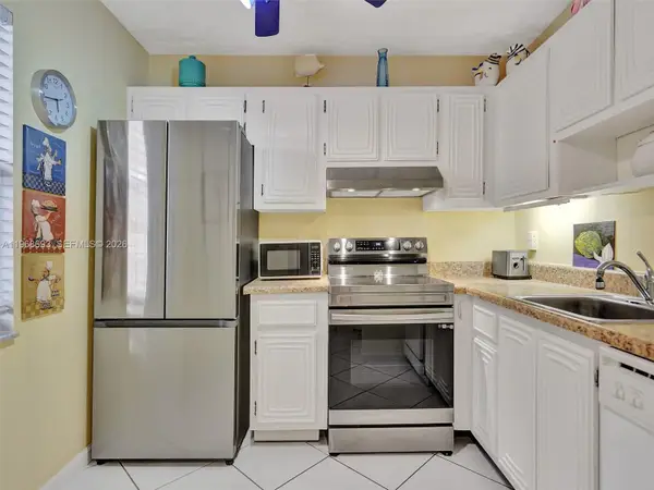 2861 Somerset Dr #211, Lauderdale Lakes, FL 33311