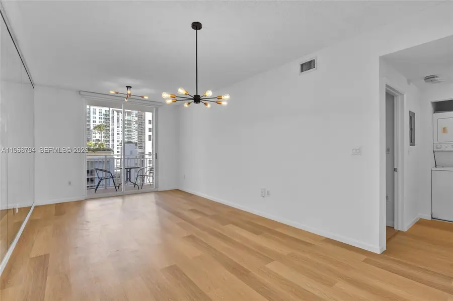 185 SE 14th Ter #1411, Miami, FL 33131 - #3