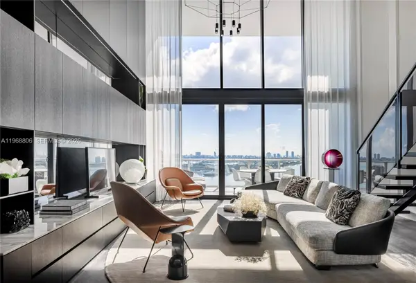 1040 Biscayne Blvd #2202, Miami, FL 33132