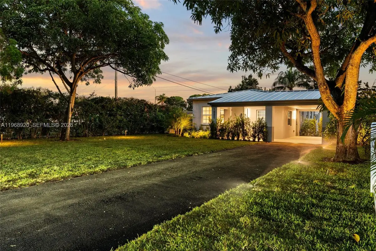 1880 NE 180th St, North Miami Beach, FL 33162 - #1